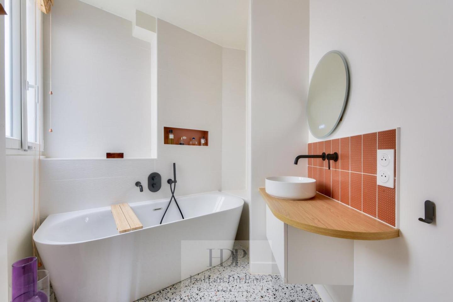 Apartment Ternes, 70m2, 2 Chambres, 2 Salles De Bains *