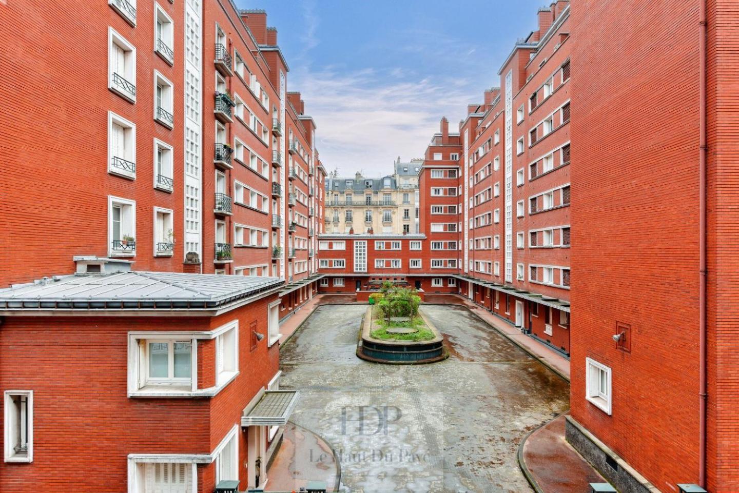 Apartment Ternes, 70m2, 2 Chambres, 2 Salles De Bains